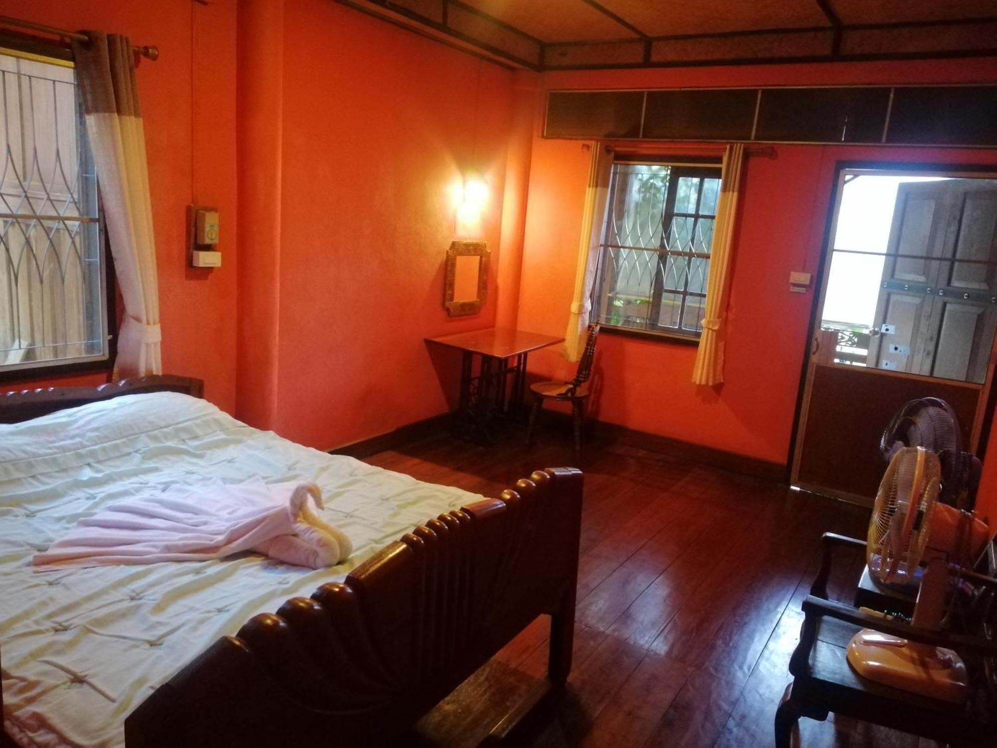 Hotel Crossroads House Mae Hong Son Zewnętrze zdjęcie