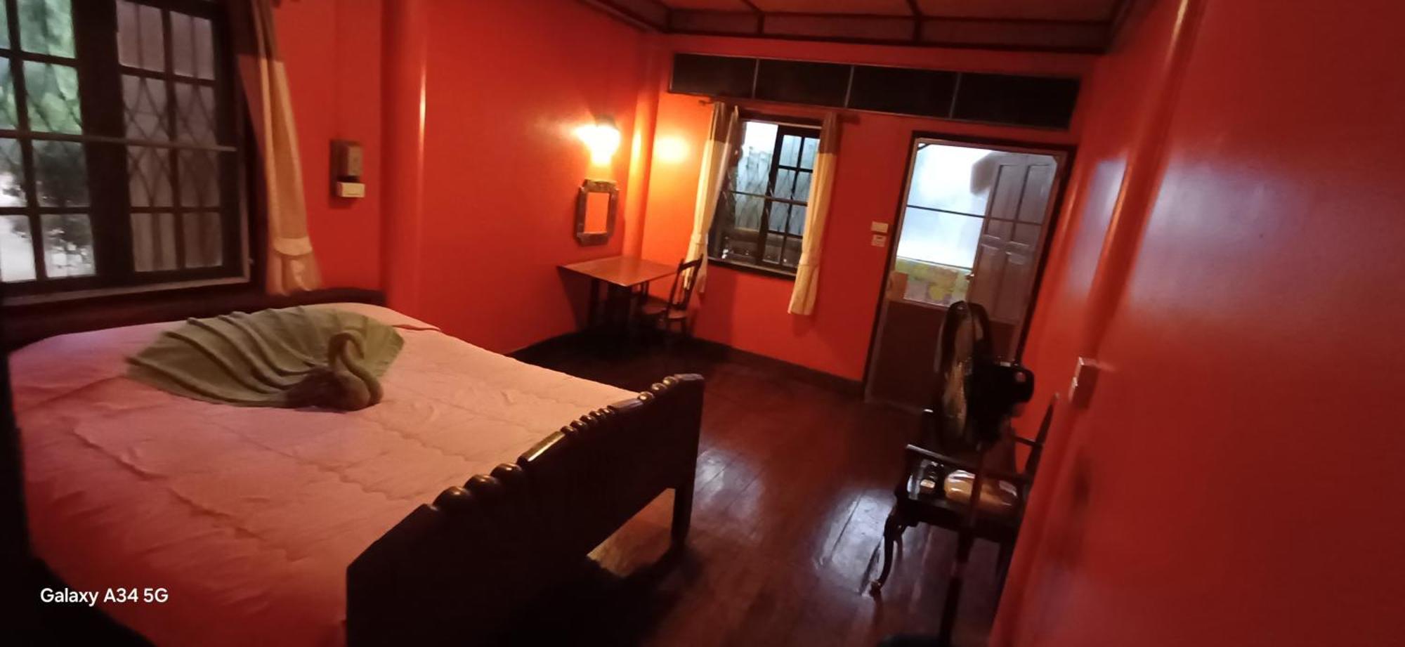 Hotel Crossroads House Mae Hong Son Zewnętrze zdjęcie